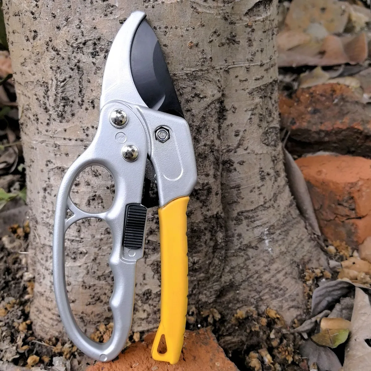 Garden Pruning Shears-Ergonomic Segmented Design for Flower Branch Trimming Fruit Tree Limb Pruning Must-Have Tool for Floral image 3